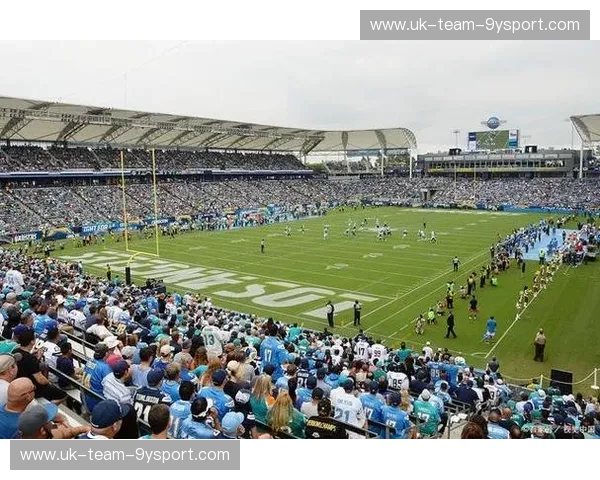 跨越经纬的绿茵史诗：阿德莱德与大阪，那场永不落幕的红蓝博弈